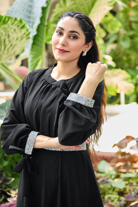 Black Elegant Abaya Dress for Women – Full Sleeve Modest Ethnic Wear with Silver Belt & Cuff Detailing