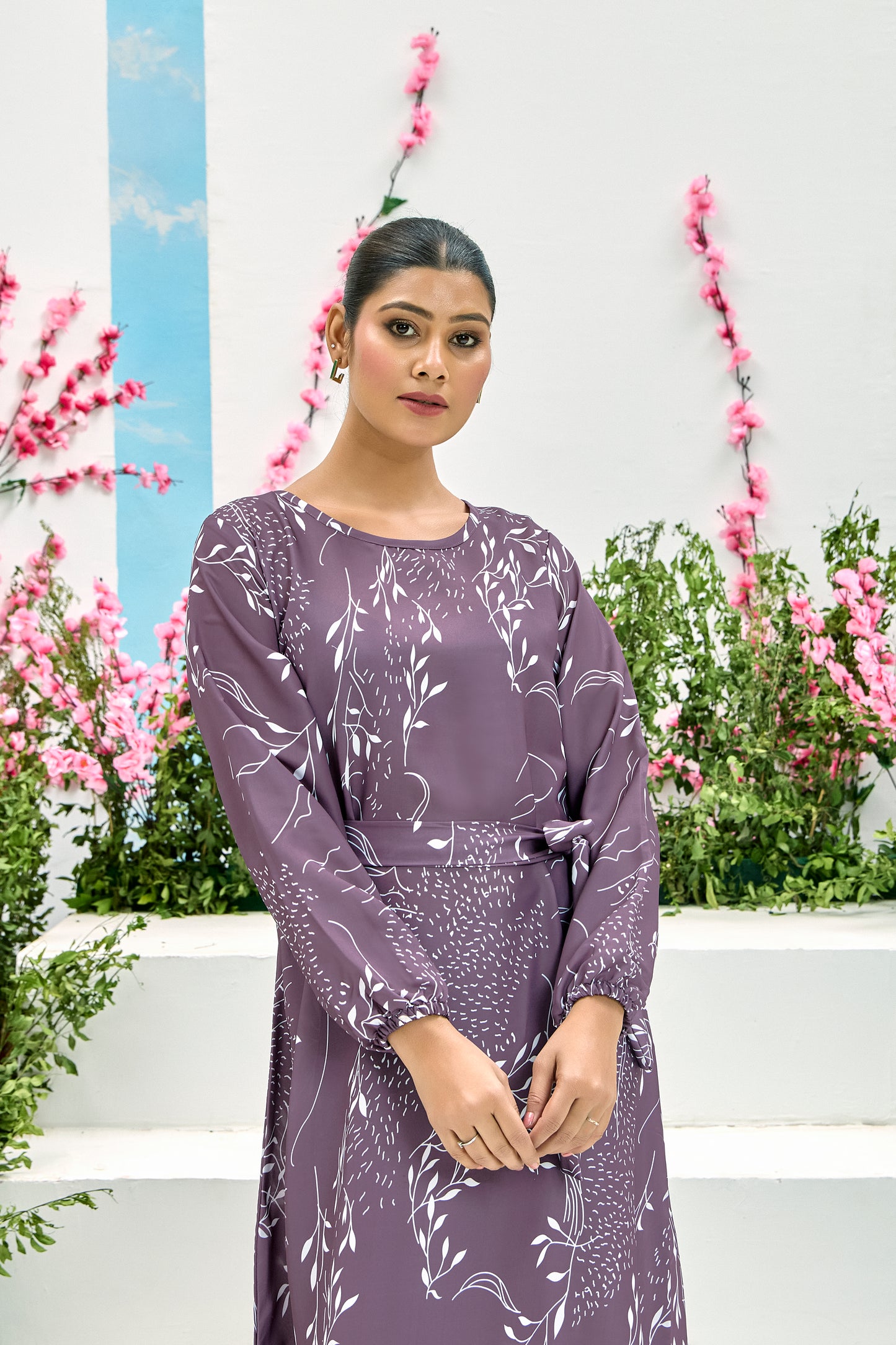 Elegant Maroon Printed Maxi Dress with Belt – Modest Full Sleeve Abaya for Women