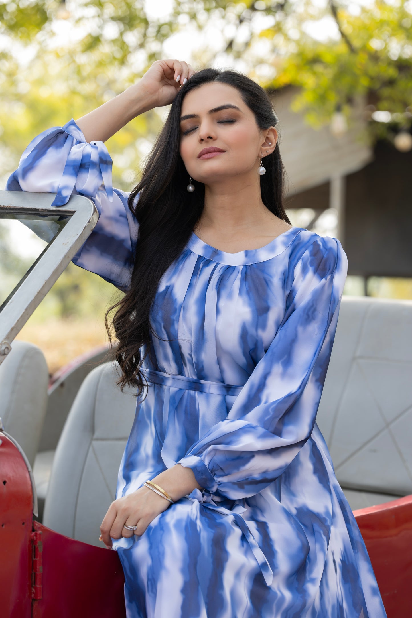 Women's Blue & White Tie-Dye Print Maxi Dress with Puff Sleeves, Waist Belt & Modest Fit