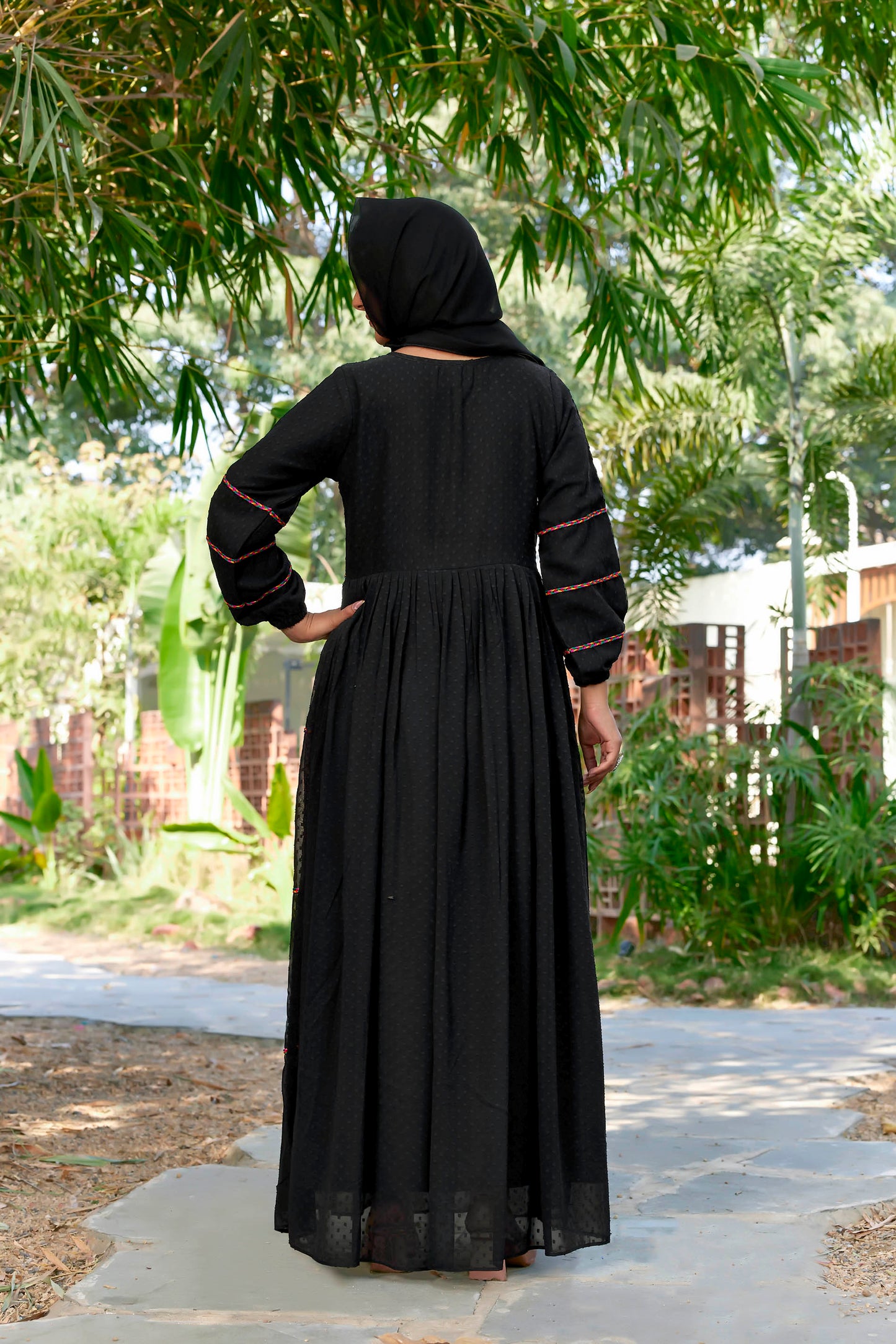 SARINKU Black Georgette Fabric with Crepe lining for no transparency Gajjing & Lace Pattern Bishop Sleeves with Elastic Cuffs Balloon Sleeve Pattern Without Dupatta