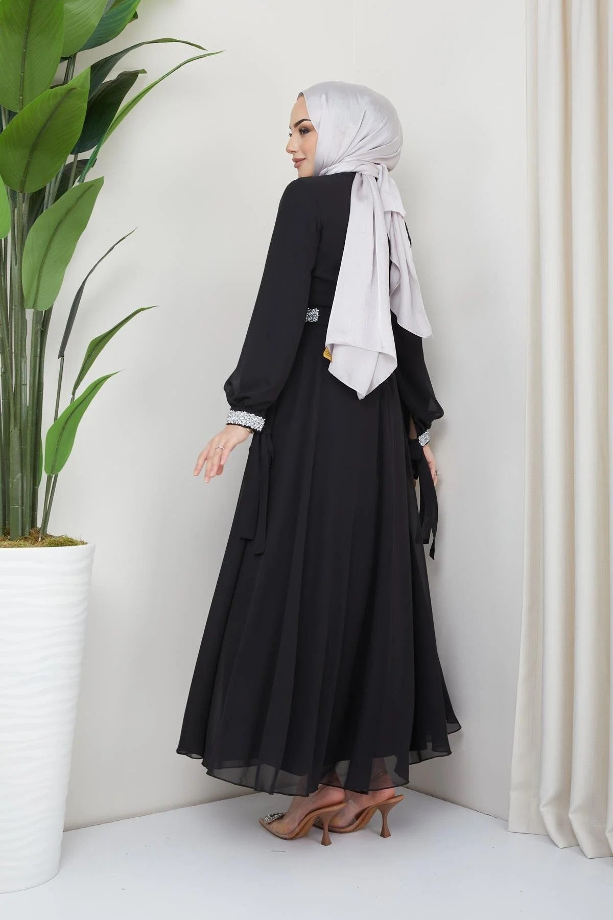 FANCY ABAYA BLACK COLAR GEORGETTE ABAYA WITH DIAMOND WORK BELT AND SLEEVE DIAMOND