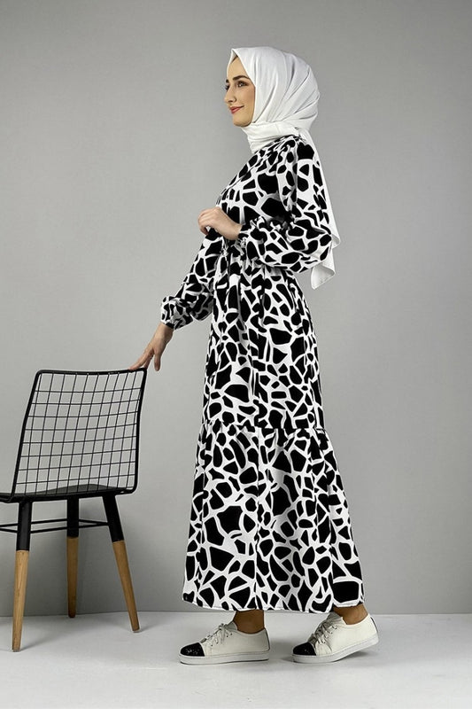 Women's Black & White Abstract Print Maxi Dress with Belt & Full Sleeves