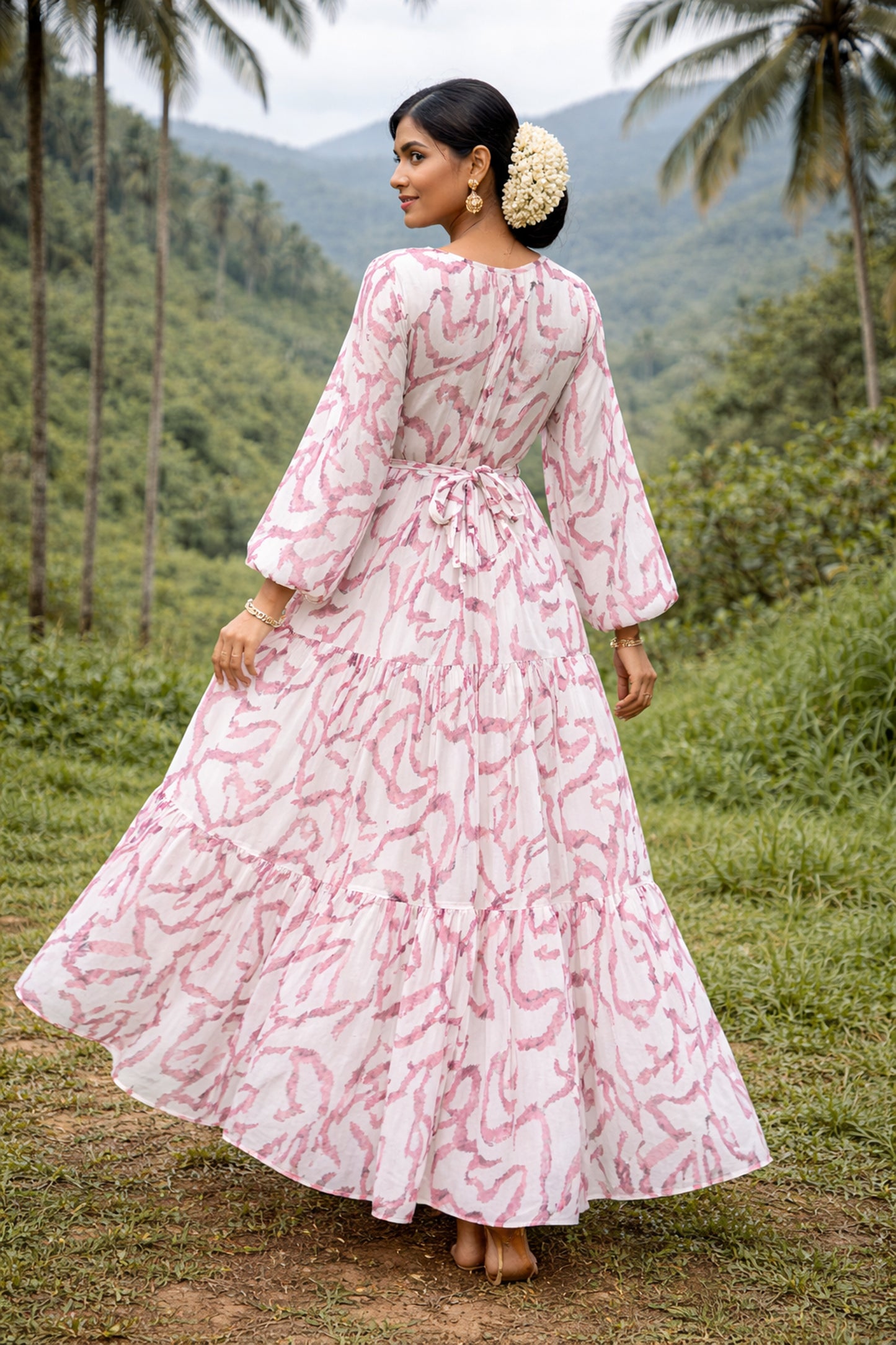 SARINKU WHITE&PINK Georgette Fabric with crepe lining for no transparency Umbrella Pattern Floral Print Bishop Sleeves with Elastic Cuffs Puff Sleeve Pattern Without Belt Without Dupatta