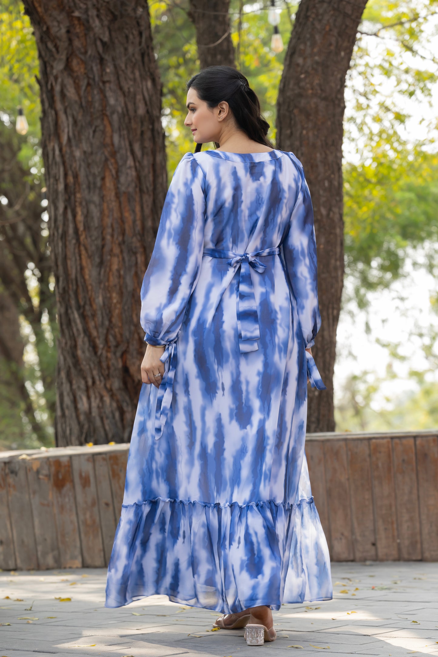Women's Blue & White Tie-Dye Print Maxi Dress with Puff Sleeves, Waist Belt & Modest Fit