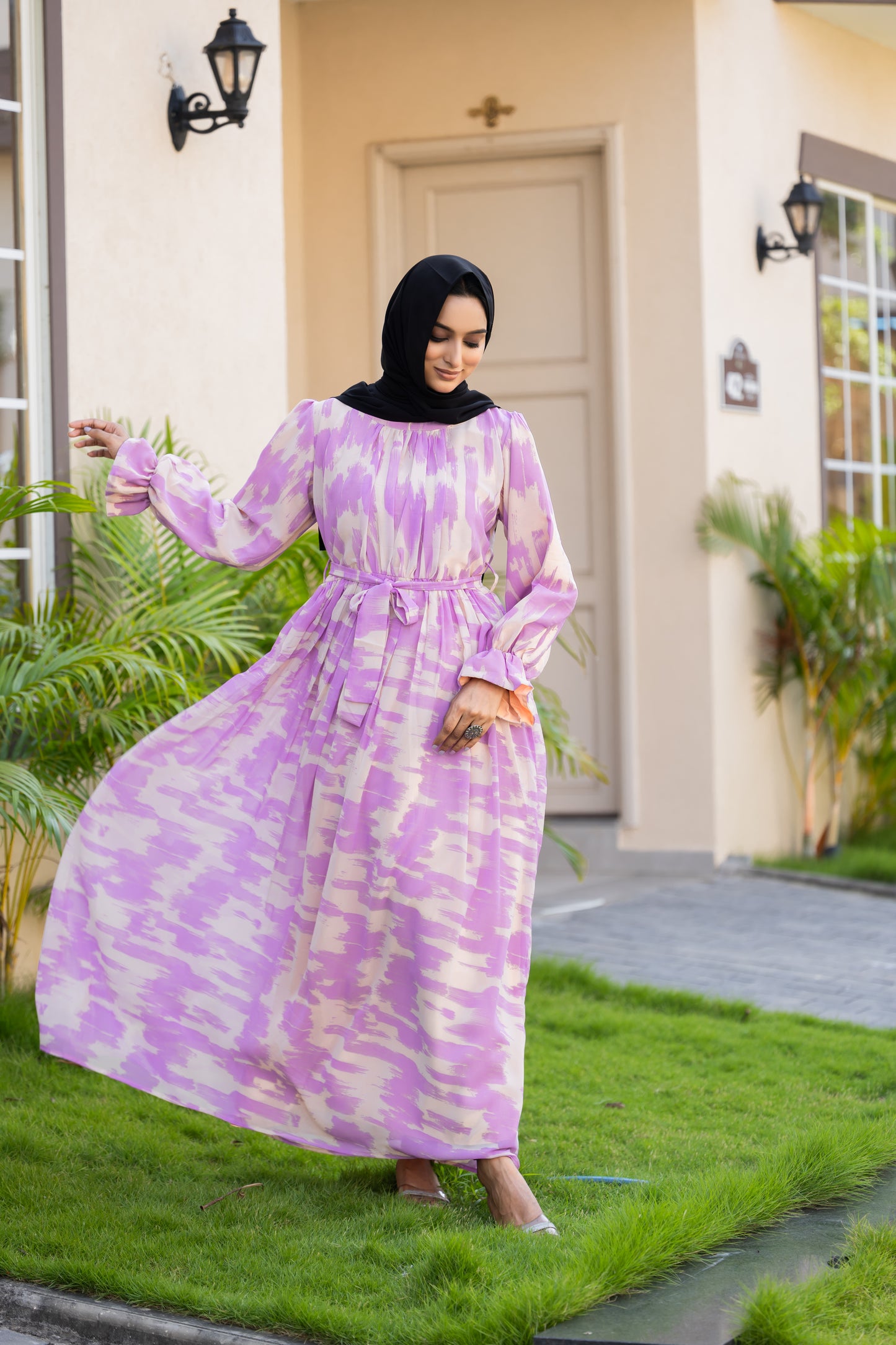 Women's Purple Abstract Print Maxi Dress with Belt & Puff Sleeves
