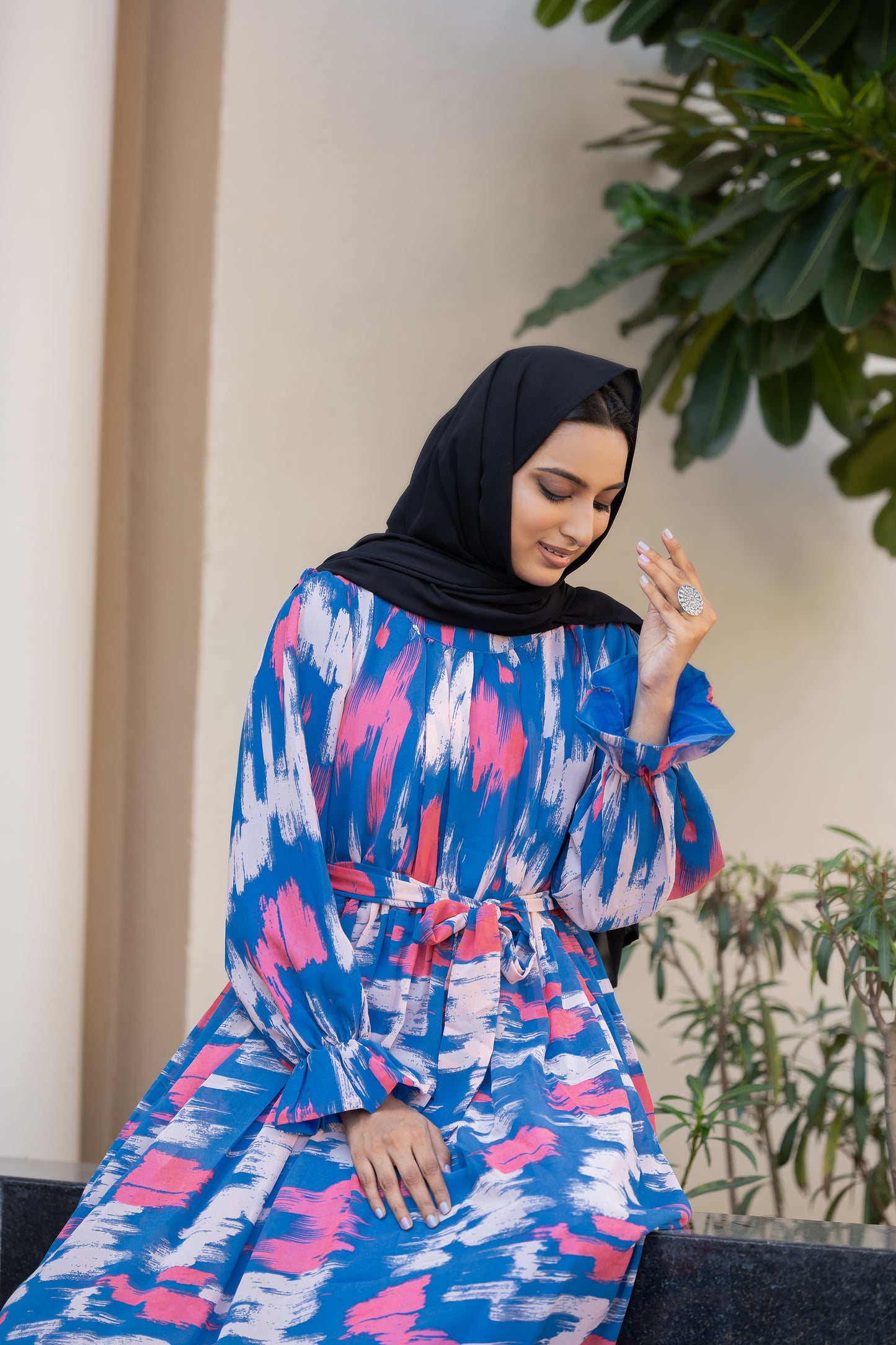 Elegant Blue & Pink Abstract Print Maxi Dress with Belt – Modest Full Sleeve Abaya for Women