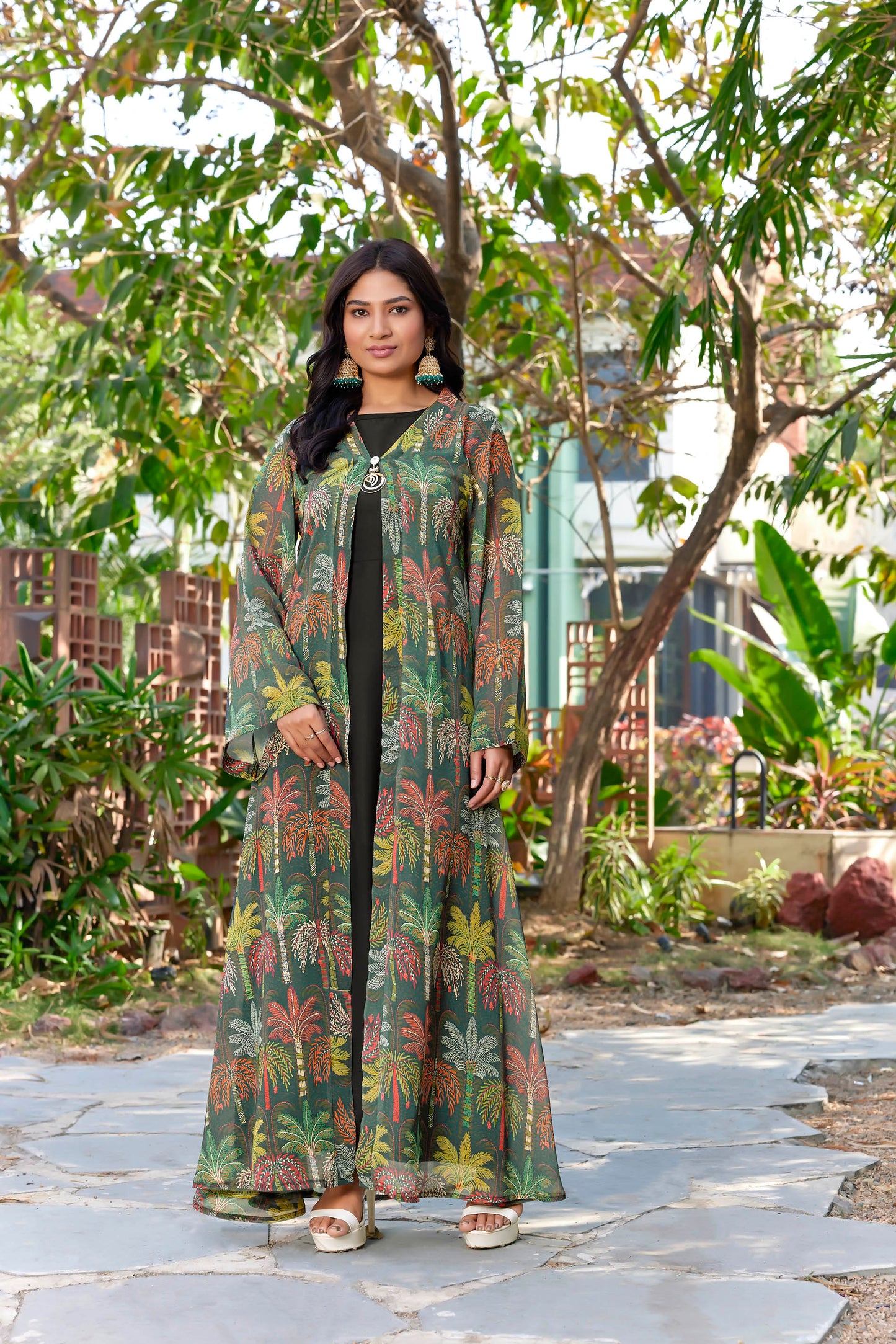 SARINKU Multicolor Georgette Fabric with crepe lining for no transparency Front Button Open Pattern, Floral Print Balloon Sleeve Pattern Without Dupatta