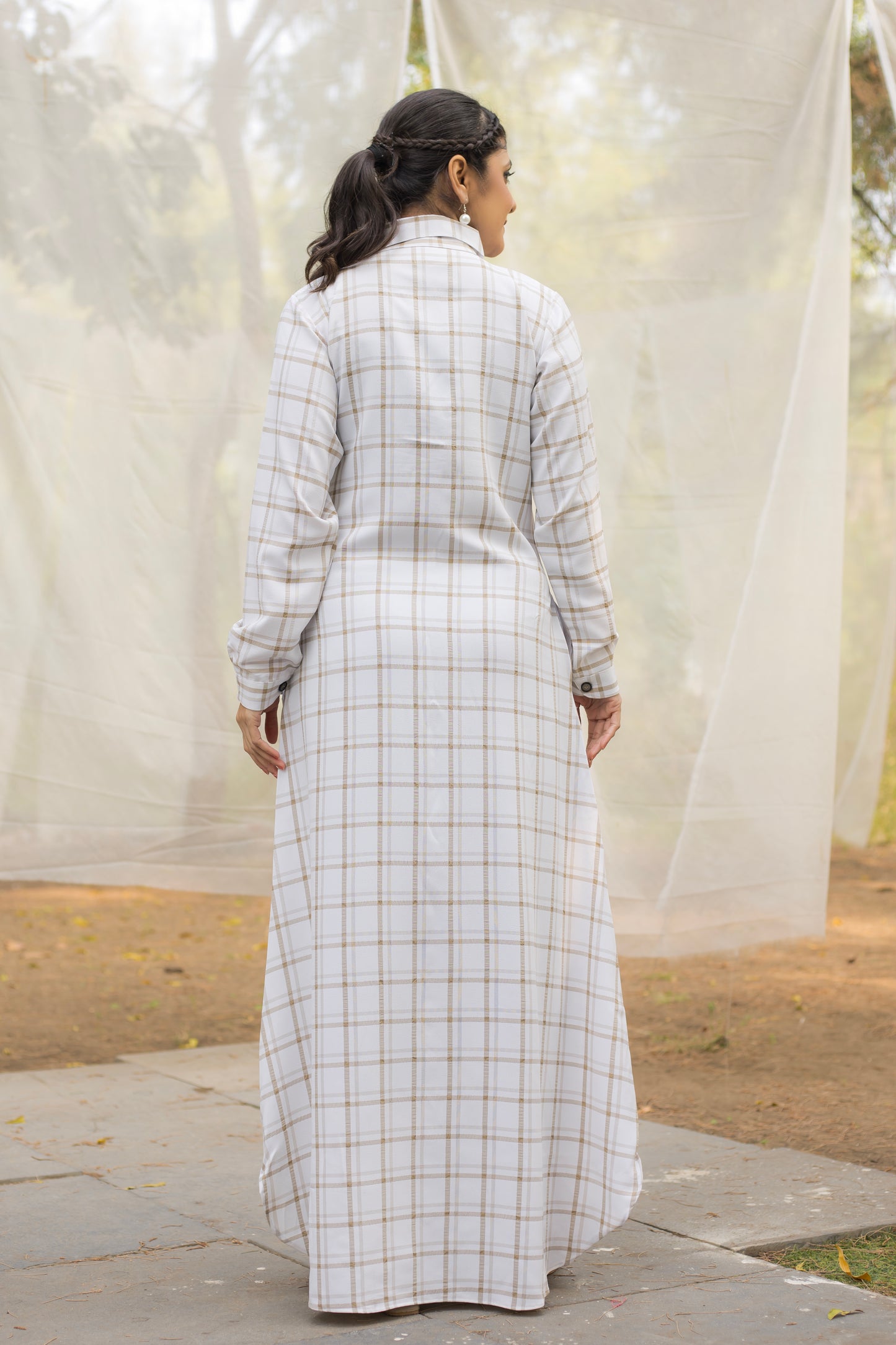 Women's White  Checkered Button-Down Maxi Dress with Collared Neck and Side Pockets