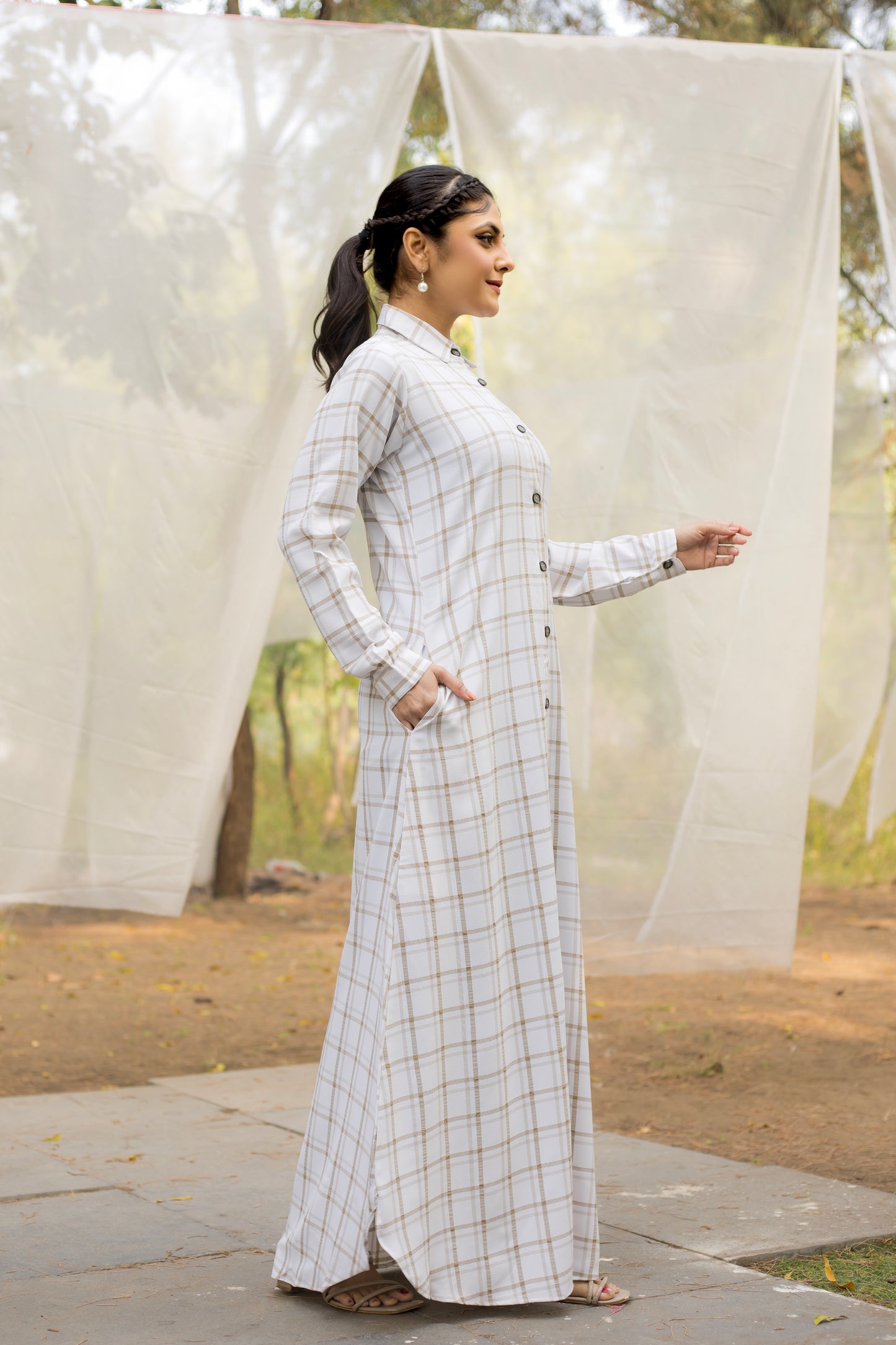 Women's White  Checkered Button-Down Maxi Dress with Collared Neck and Side Pockets