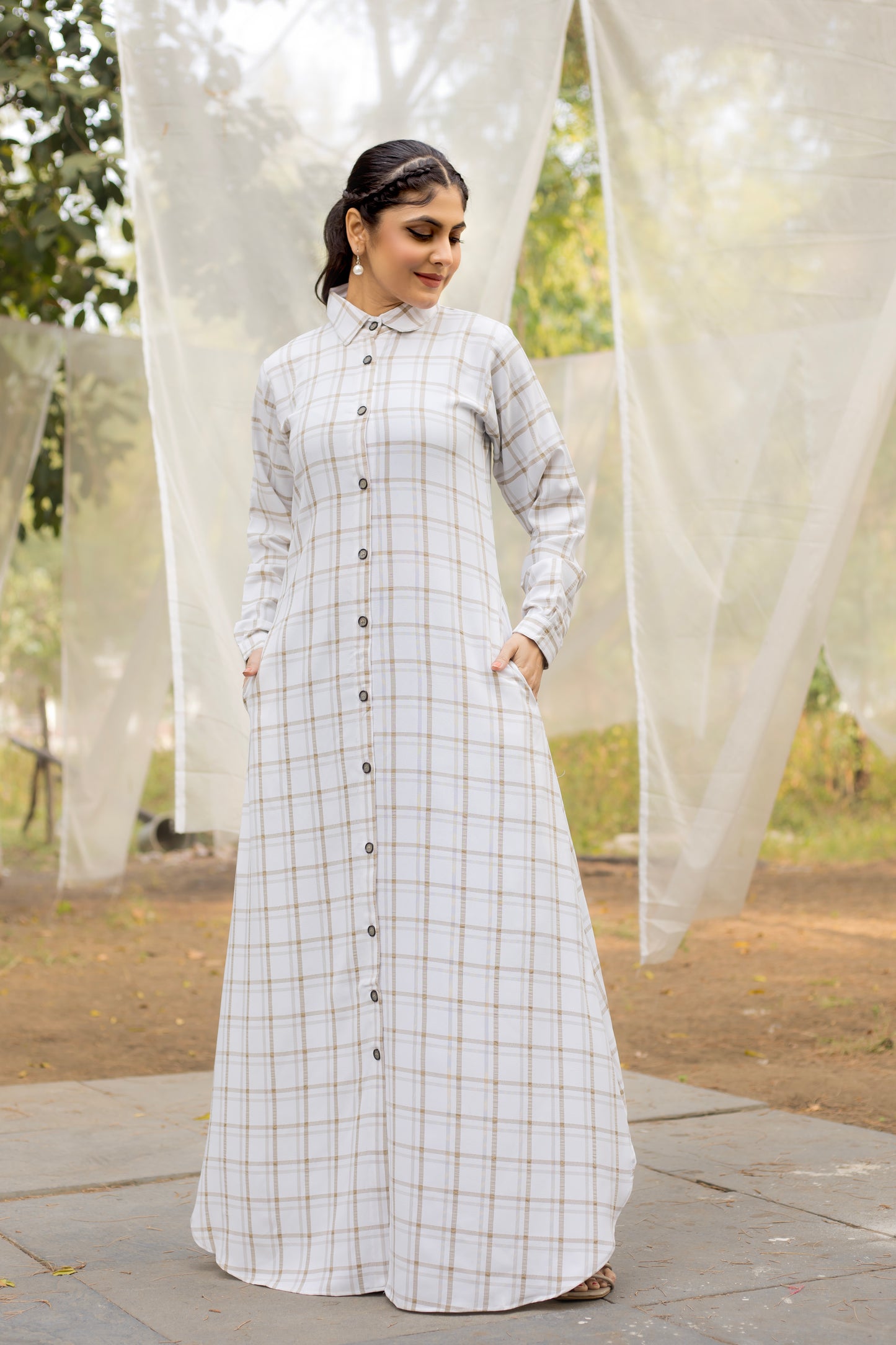 Women's White  Checkered Button-Down Maxi Dress with Collared Neck and Side Pockets