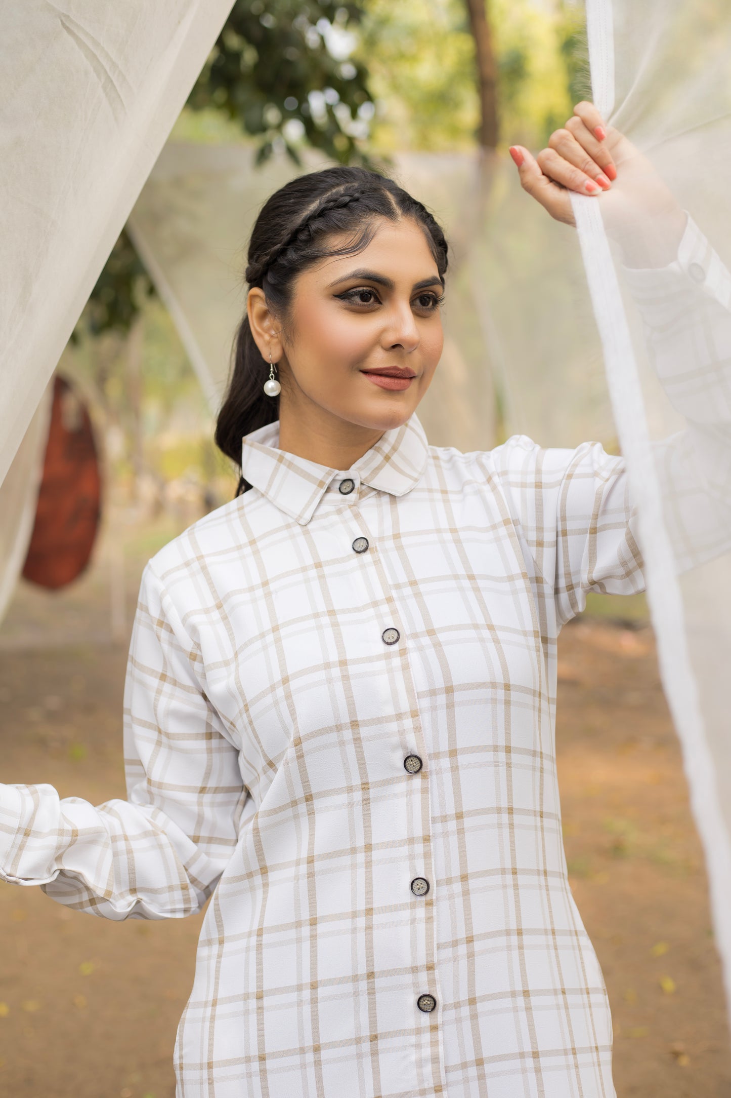 Women's White  Checkered Button-Down Maxi Dress with Collared Neck and Side Pockets