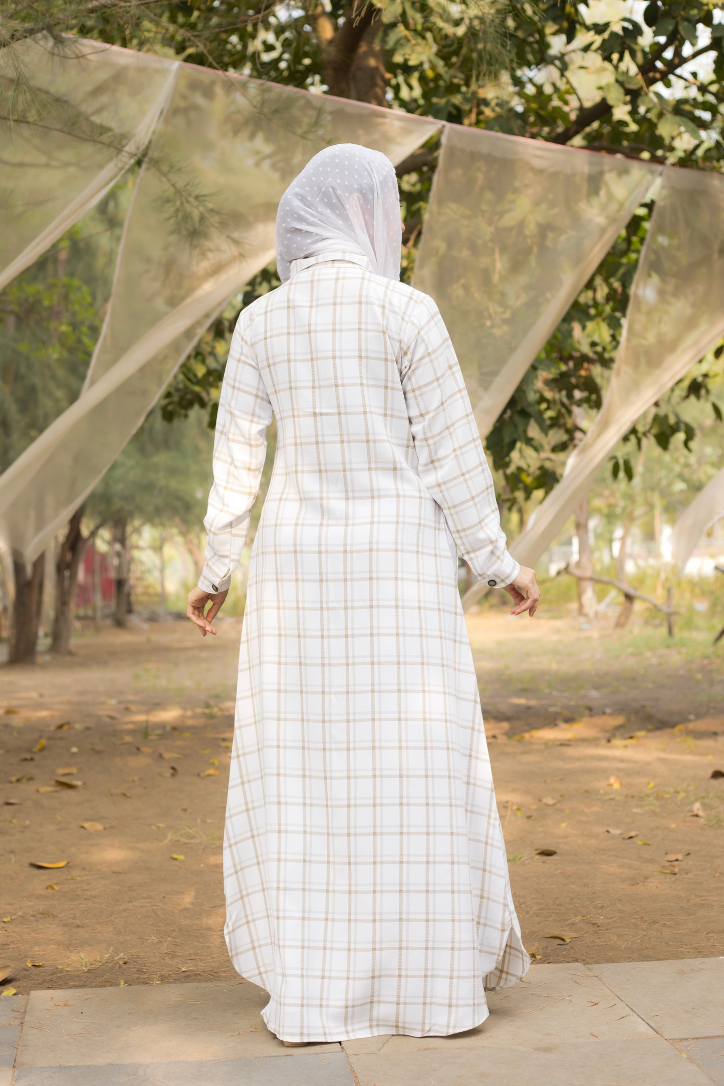 Women's White  Checkered Button-Down Maxi Dress with Collared Neck and Side Pockets