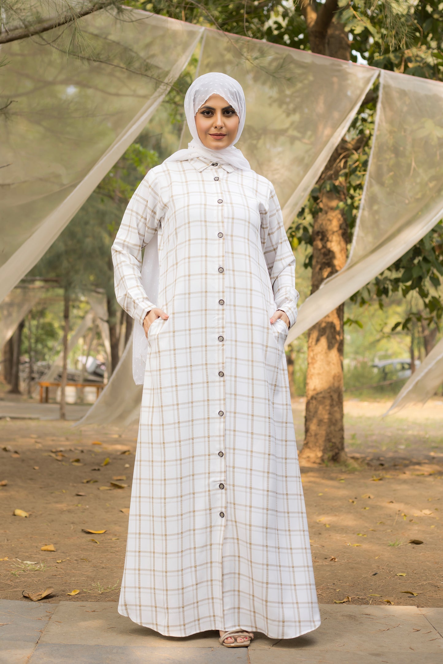 Women's White  Checkered Button-Down Maxi Dress with Collared Neck and Side Pockets