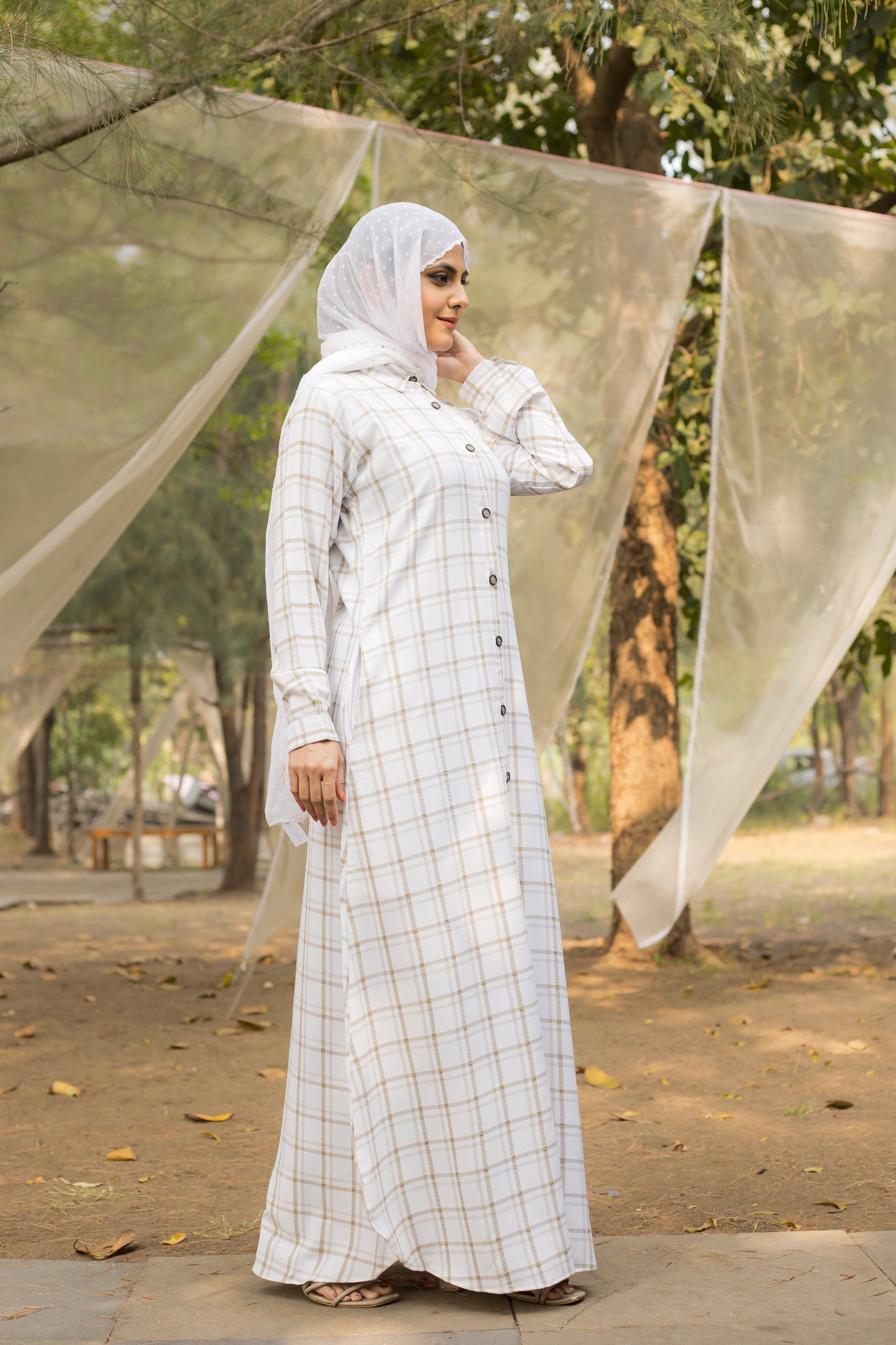 Women's White  Checkered Button-Down Maxi Dress with Collared Neck and Side Pockets