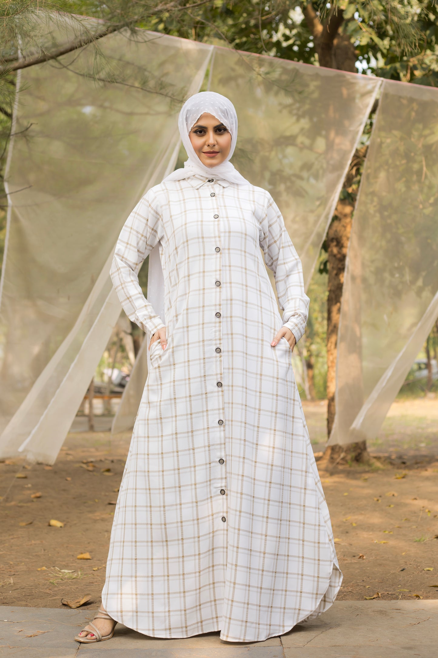Women's White  Checkered Button-Down Maxi Dress with Collared Neck and Side Pockets