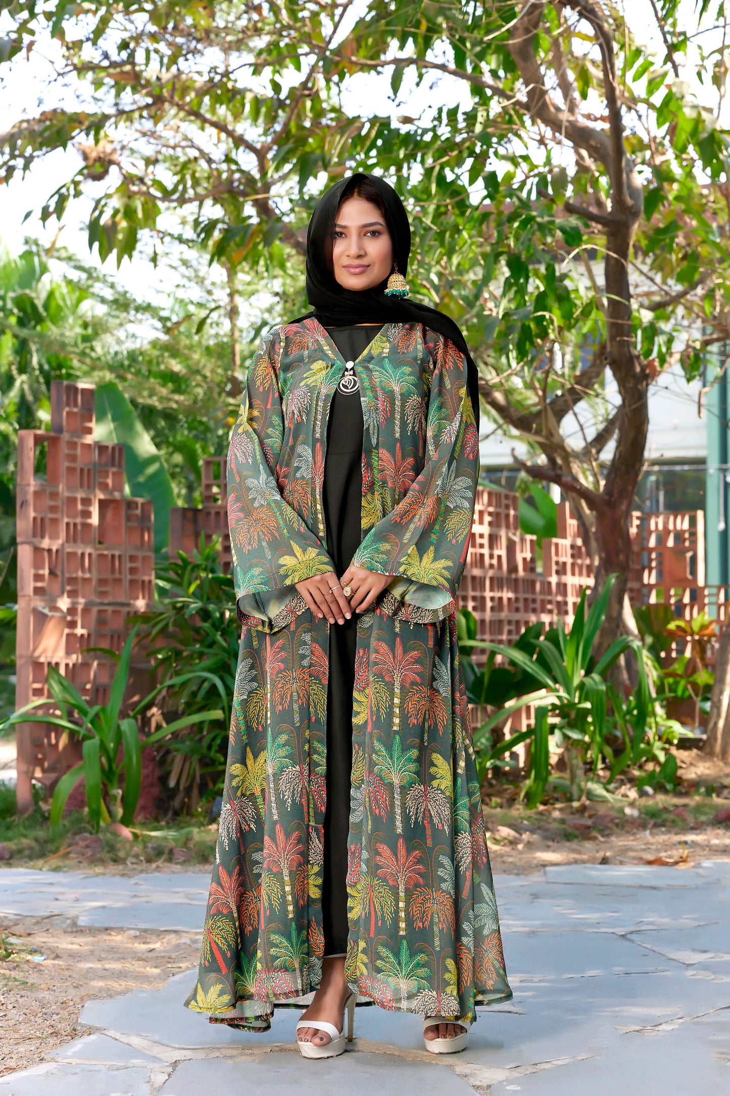 SARINKU Multicolor Georgette Fabric with crepe lining for no transparency Front Button Open Pattern, Floral Print Balloon Sleeve Pattern Without Dupatta