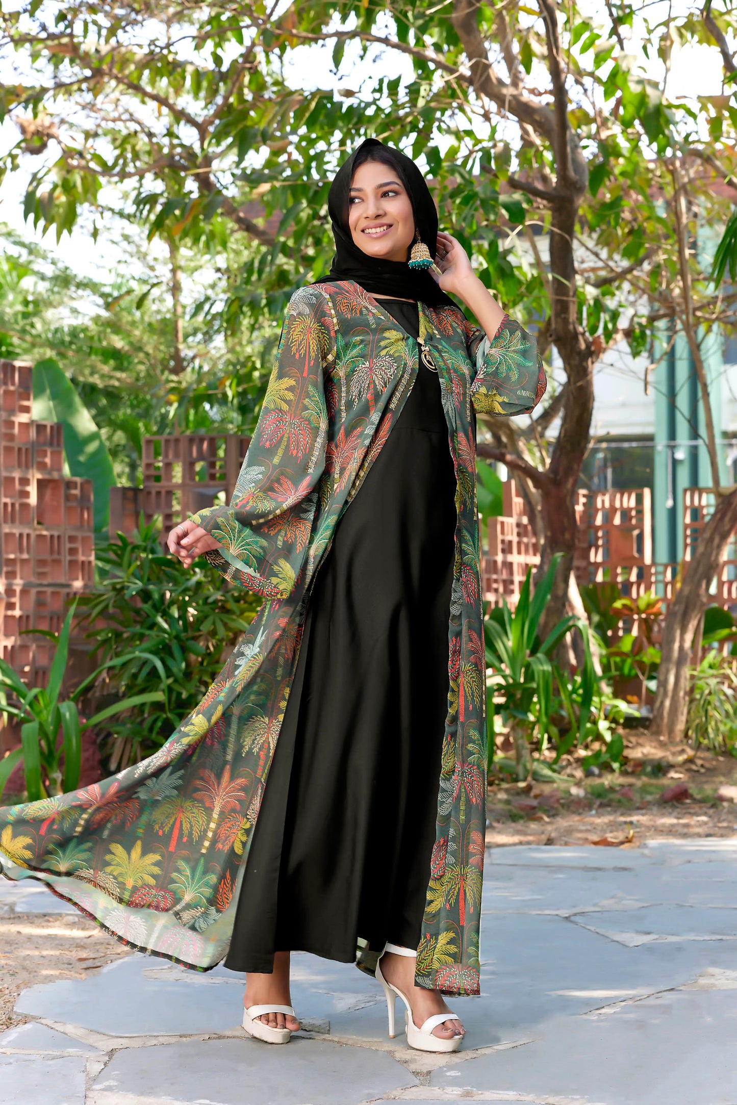 SARINKU Multicolor Georgette Fabric with crepe lining for no transparency Front Button Open Pattern, Floral Print Balloon Sleeve Pattern Without Dupatta