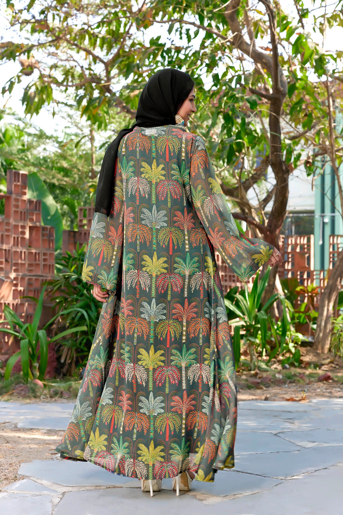 SARINKU Multicolor Georgette Fabric with crepe lining for no transparency Front Button Open Pattern, Floral Print Balloon Sleeve Pattern Without Dupatta